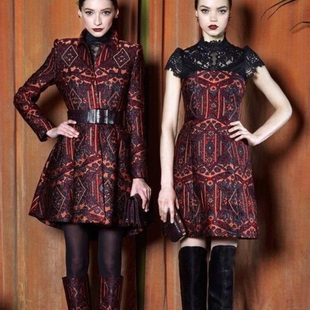 Alice + Olivia Nikki Structured Dress